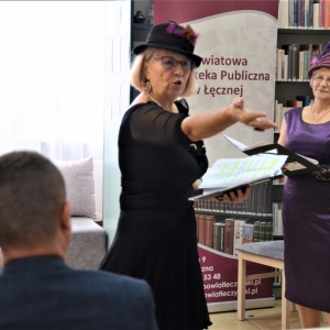Czytające Teresa Kowalska - Aniela Dulska i Teresa Susz - Juliasiewiczowa z Dulskich podczas Narodowego Czytania 2021