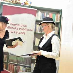 Czytające Teresa Kowalska- Aniela Dulska i Iwona Kwaśniewska- Zbyszko Dulski podczas Narodowego Czytania 2021
