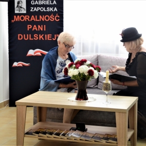 Czytające Danuta Ładosz- Lokatorka i Teresa Kowalska - Aniela Dulska podczas Narodowego Czytania 2021