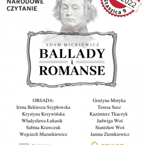 Biało-czarny afisz przedstawiający portret Adama Mickiewicza i zapowiadający przedstawienie "Ballad i romansów" w ramach Narodowego Czytania 2022.